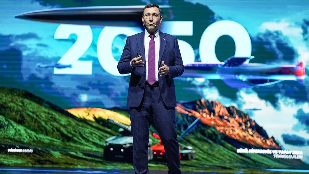 ROKETSAN Genel Müdürü Murat İkinci, Halkbank Gençİz'25 Zirvesi'nde yaptığı konuşmada, hipersonik teknolojilerin gelecek 10-20 yılda küresel savunma sanayisini kökten değiştireceğini belirtti.