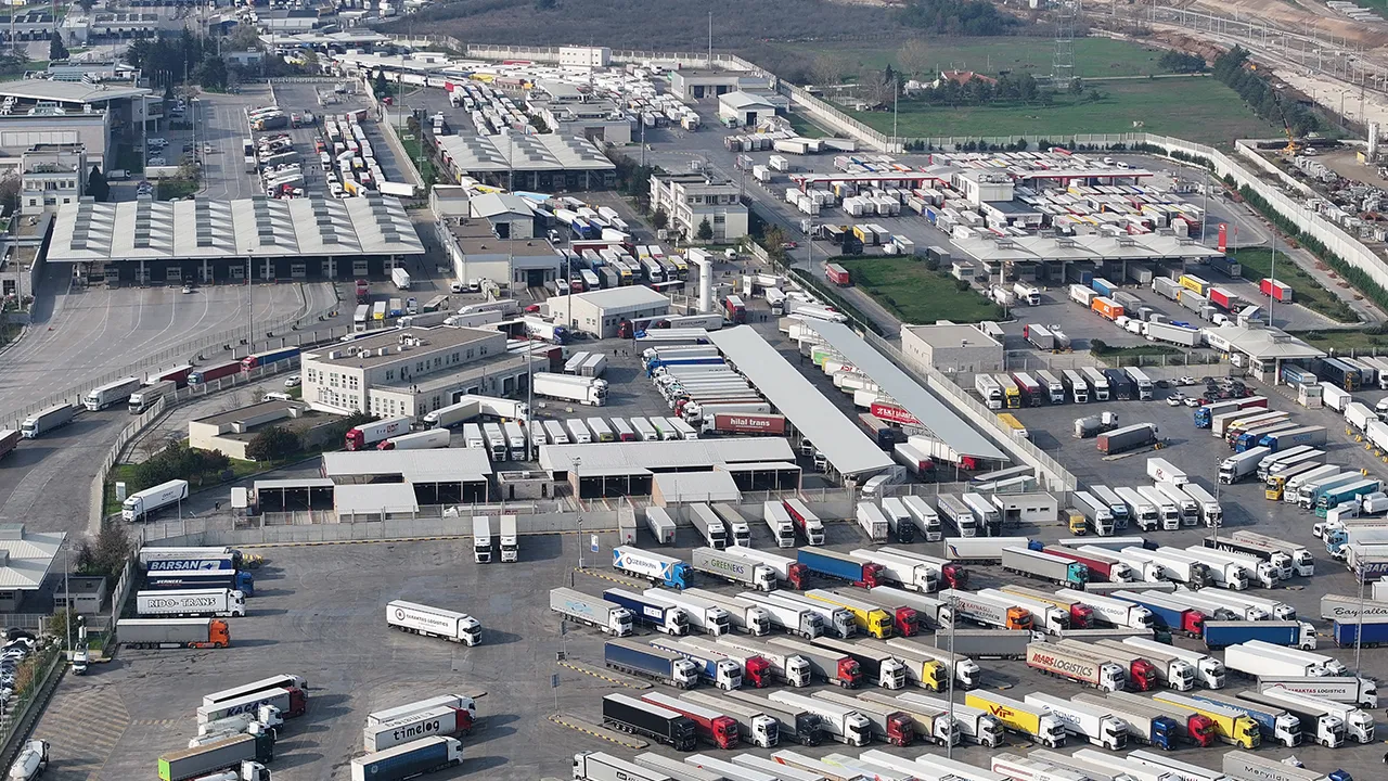 Yunanistan'daki çiftçi grevi TIR'ları durdurdu! Bakanlık harekete geçti