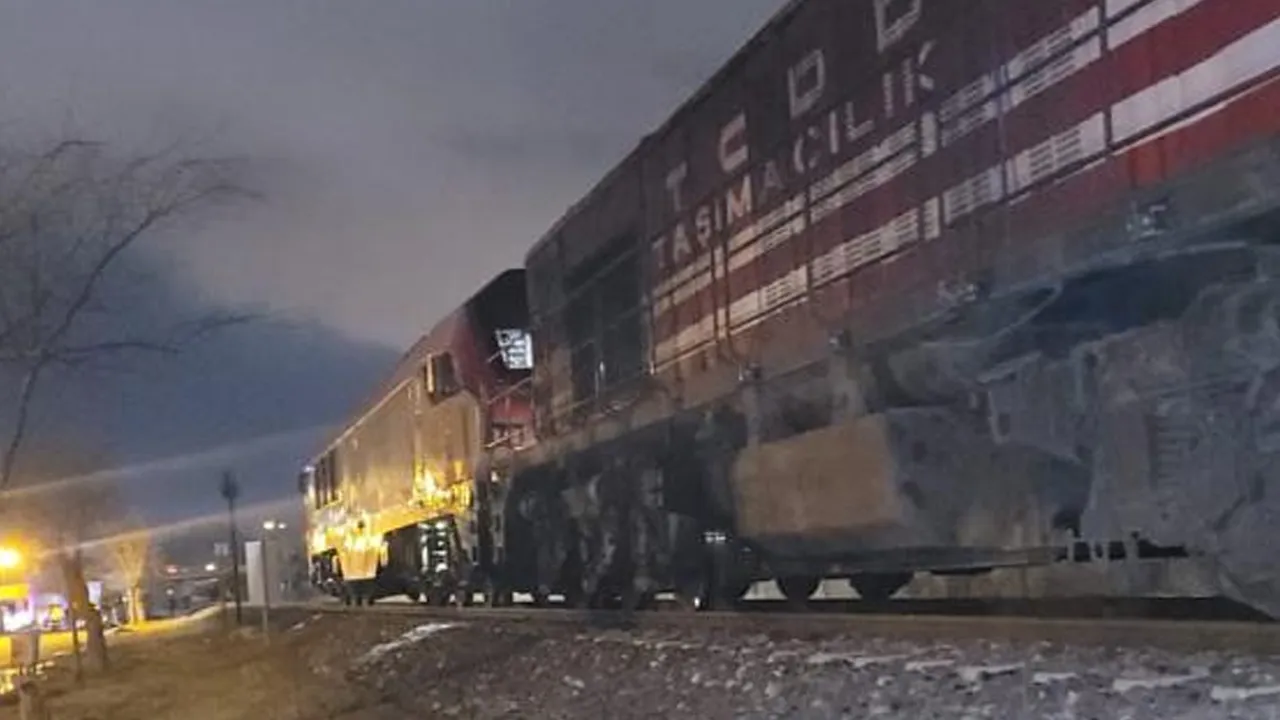 Afyonkarahisar'da feci kaza! 16 yaşındaki Mustafa'ya lokomotif çarptı