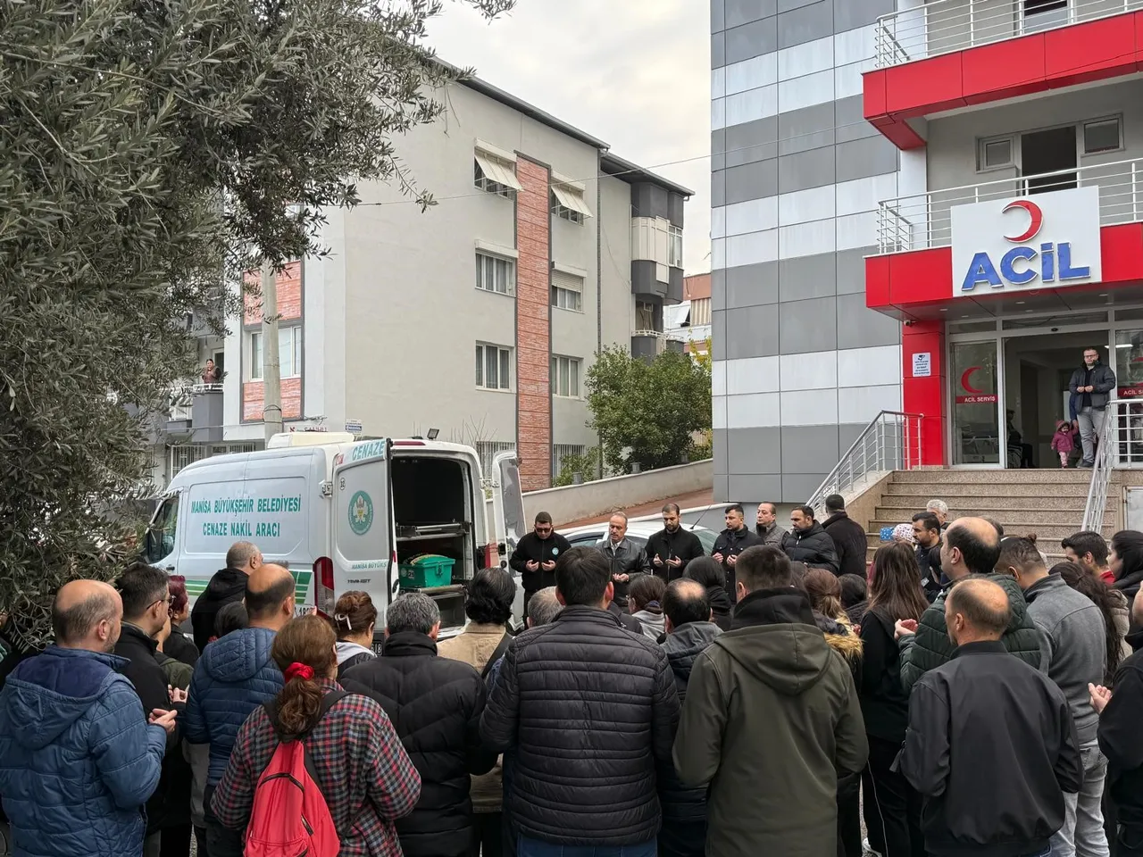 Ameliyat esnasında kalp krizi geçiren doktor hayatını kaybetti