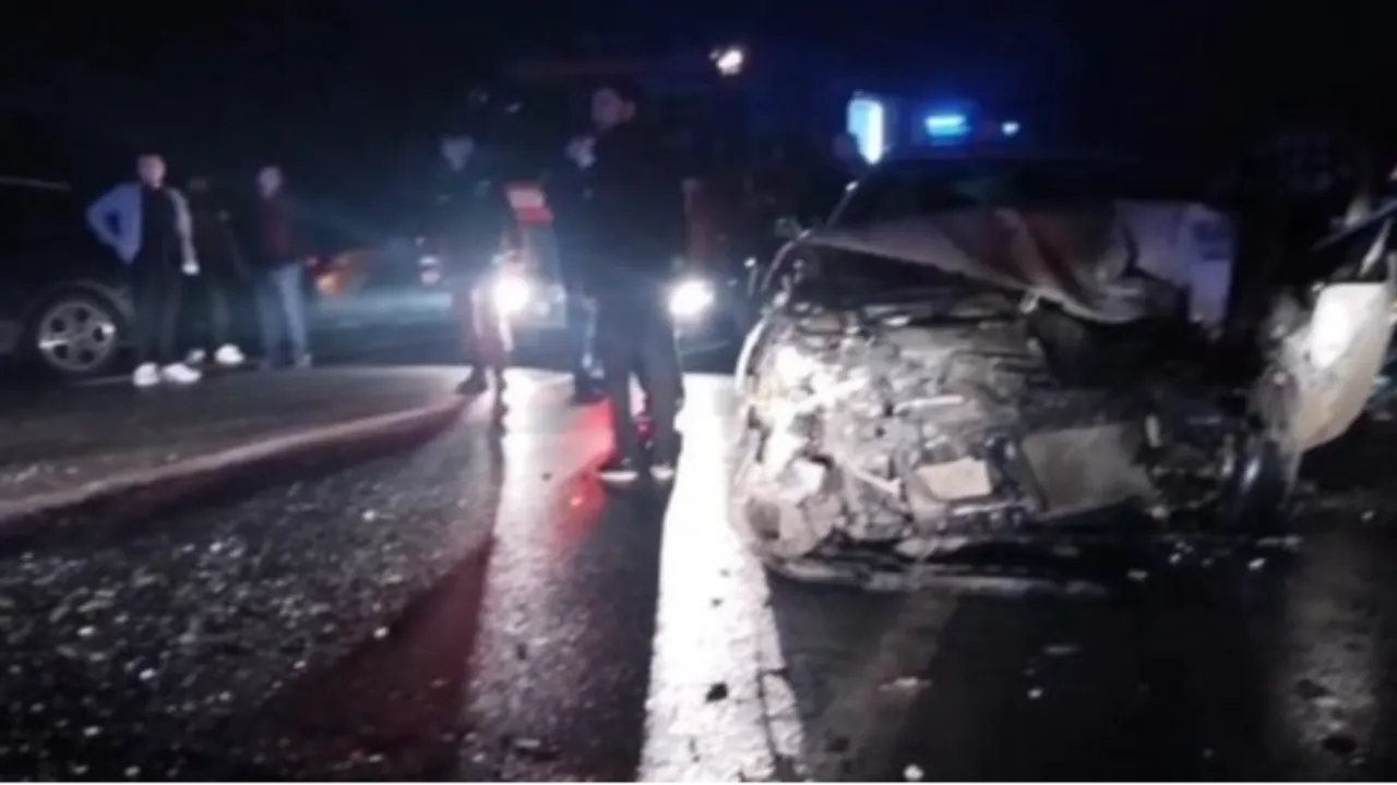 Beykoz'da iki araç kafa kafaya çarpıştı! Çok sayıda yaralı var