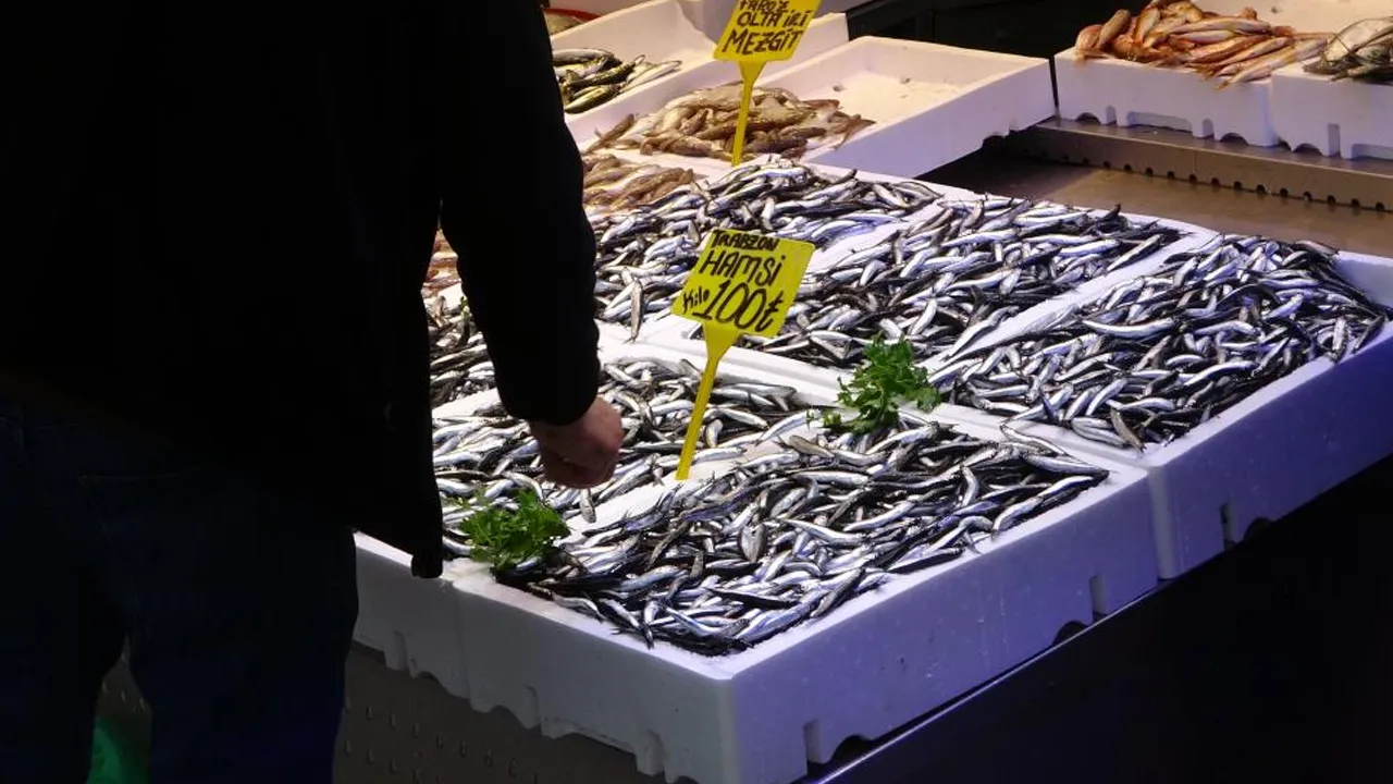 Bu sene bereket yağdı, sofraların vazgeçilmezi son günlerini yaşıyor! Fiyat yükselince talep azaldı