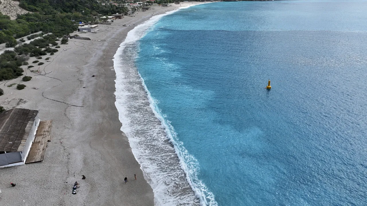 Fethiyede Ölüdeniz turkuaz renge büründü!