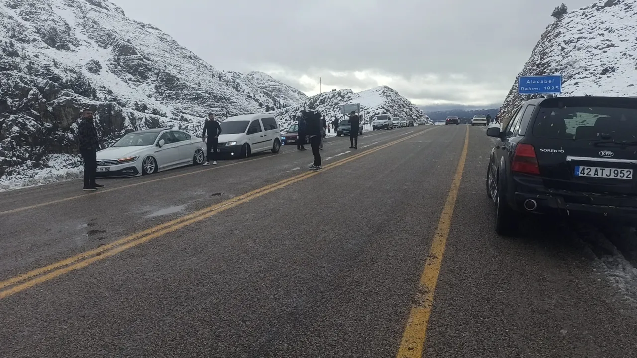 Haberi alan oraya koştu! Beyaz örtünün keyfini böyle çıkardılar