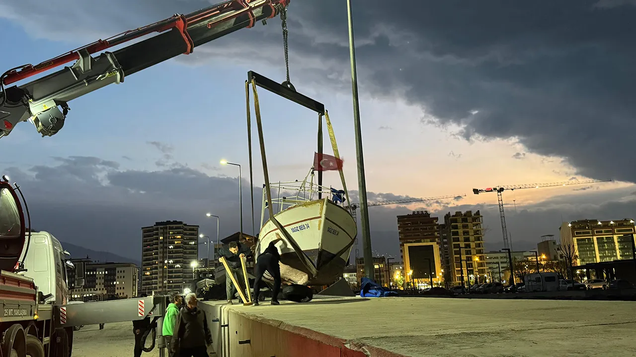 Hatay'da fırtına kabusu! 5 tekne, 1 yat alabora oldu