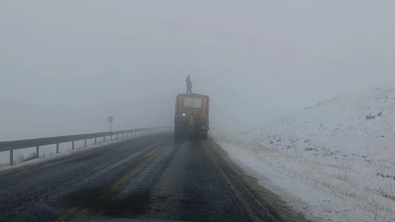 Sis nedeniyle görüş mesafesi düştü, sürücüler zorlandı