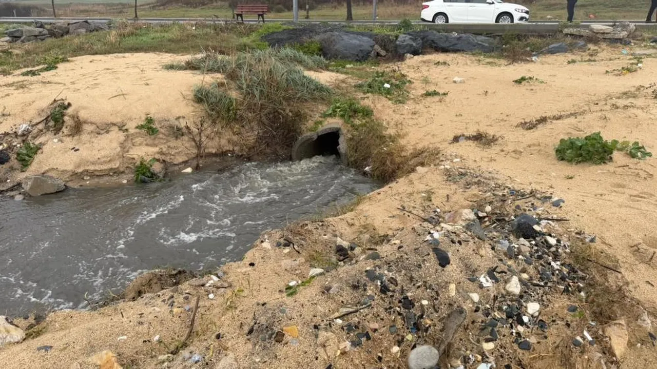 İstanbul'da tepki çeken görüntü: Atık su doğrudan denize akıyor!