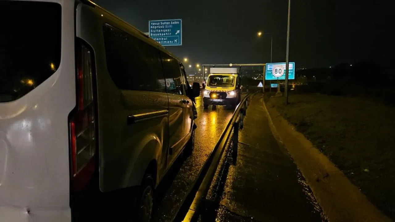 İstanbul'u sağanak vurdu! Eyüpsultan’daki zincirleme kazada 7 araç birbirine girdi