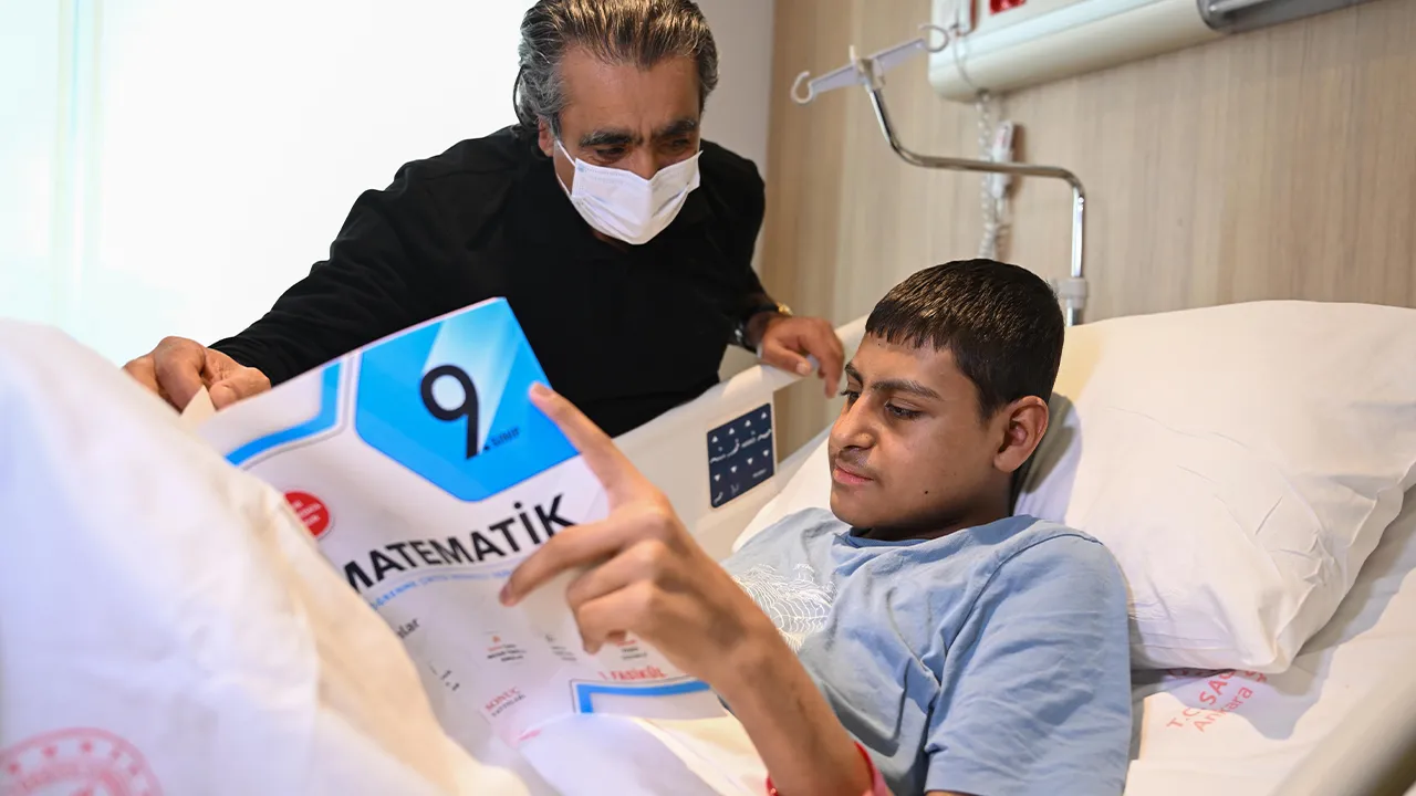 LGS maratonundan zaferle çıktı: Lösemili Cemal derslere hastane  odasından giriyor