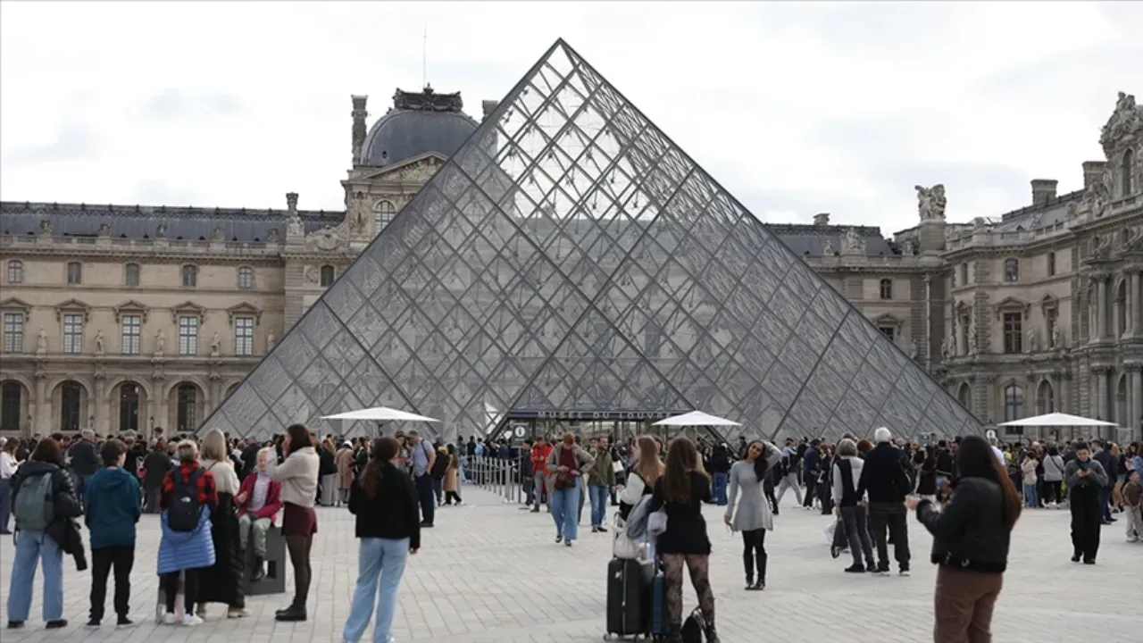 LOUVRE'DE BİR SKANDAL DAHA!
