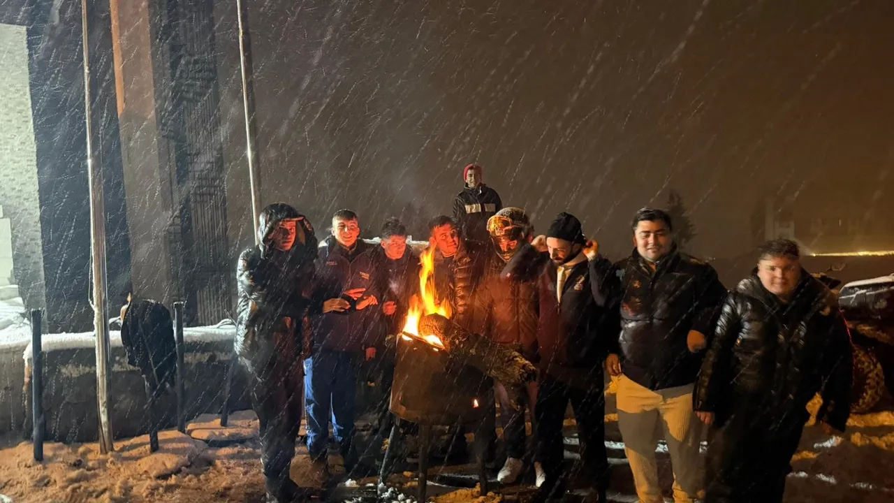 Meteoroloji günlerdir uyarıyordu: Tatilciler bile bu kadarını beklemiyordu, kara gömüldüler!