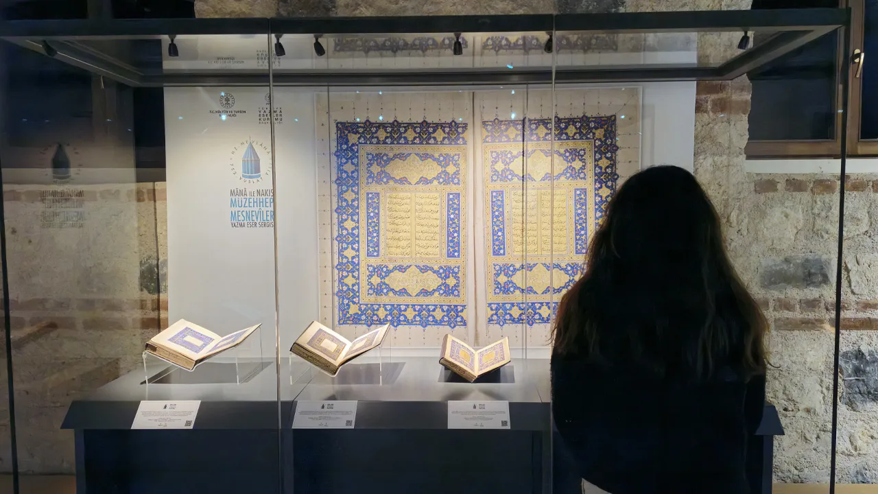 Mevlâna söyledi, sanatçılar süsledi