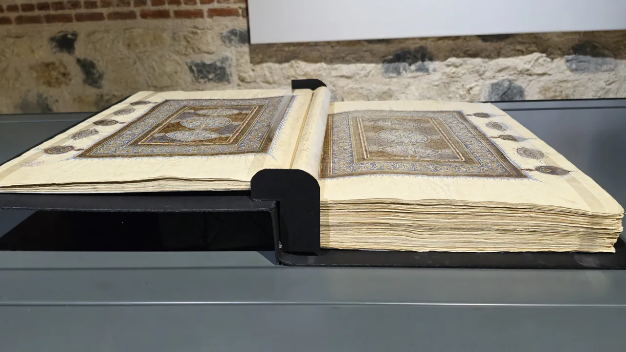 Mevlâna söyledi, sanatçılar süsledi: İhtişamlı Mesneviler