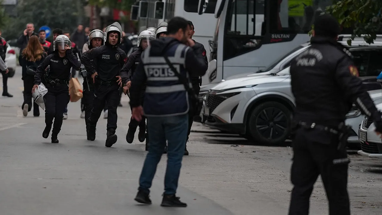 Olaylı Göztepe - Beşiktaş maçı 4 saatte tamamlandı