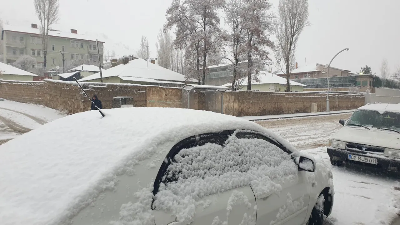 Sağanak bitiyor, kar fırtınası yolda! İstanbul için tarih belli oldu