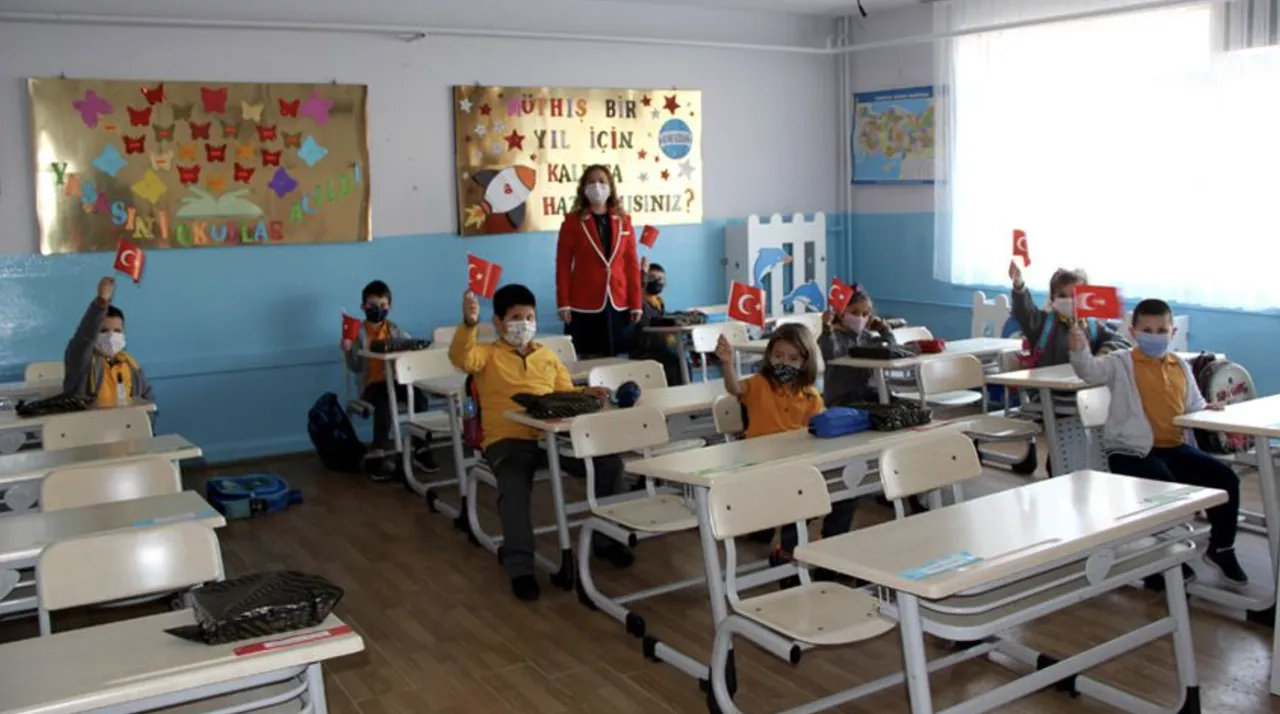8 Aralık okullar tatil mi? Okulların akıbeti merak ediiyır