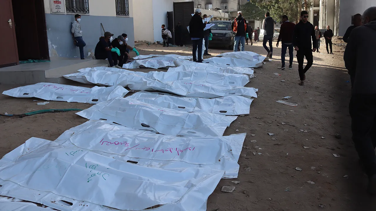 Abluka altında defnedildiler, şimdi kimlikleri aranıyor