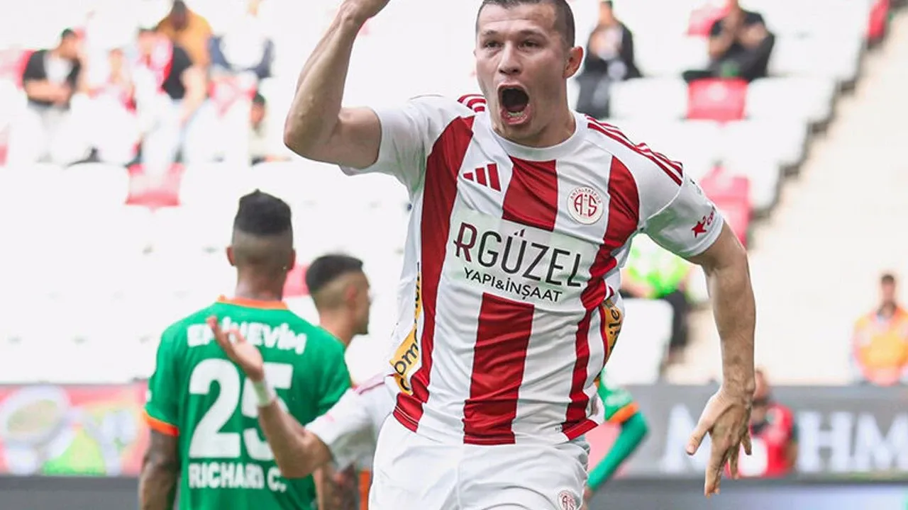 Alanyaspor-Antalyaspor maçı hangi kanalda, ne zaman? Süper Lig heyecanı sürüyor