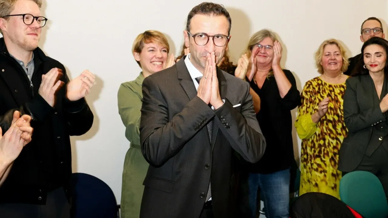 Almanya’nın Kiel kentinde yapılan seçimleri Yeşiller Partisi’nin adayı Samet Yılmaz kazandı. Yılmaz, Hannover Belediye Başkanı Belit Onay’dan sonra ülkenin ikinci Türk kökenli belediye başkanı oldu