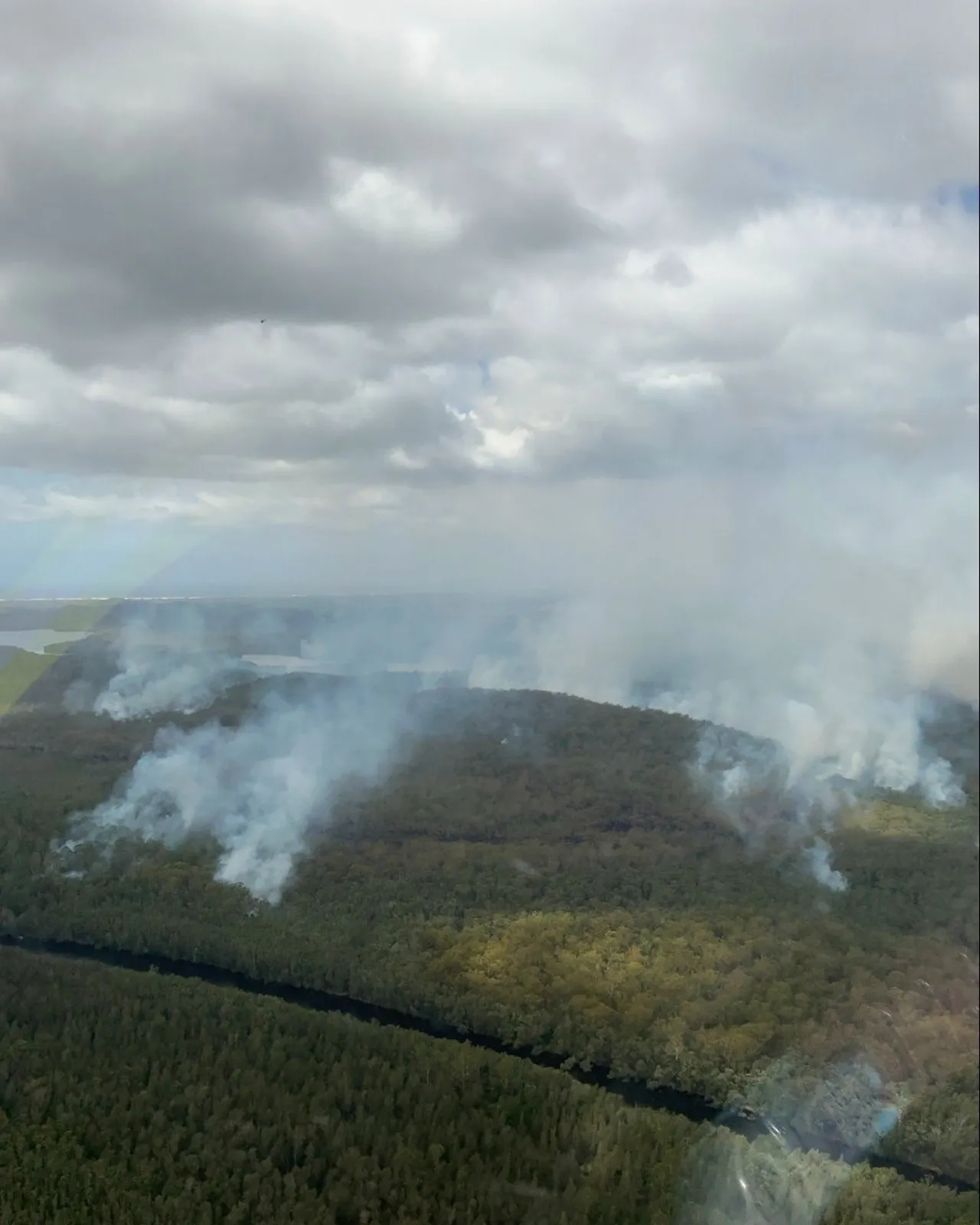 Avustralya kabusu yaşıyor! Alevler hektarlarca alanı sardı, 1 itfaiyeci hayatını kaybetti