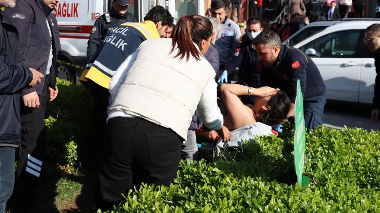 Aydın'da akılalmaz olay! Boşanma duruşmasından çıkıp eşini sırtından bıçakladı