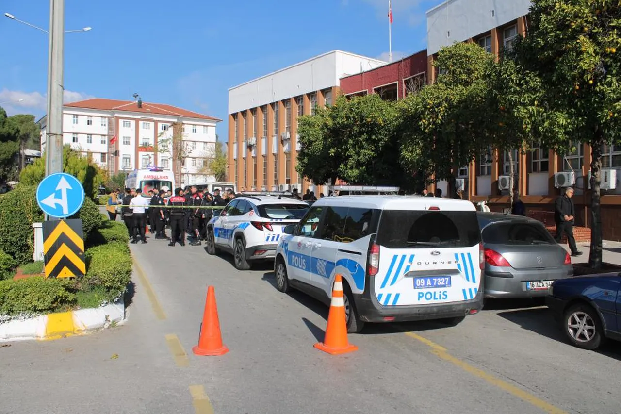 Aydın'da akılalmaz olay! Boşanma duruşmasından çıkıp eşini sırtından bıçakladı