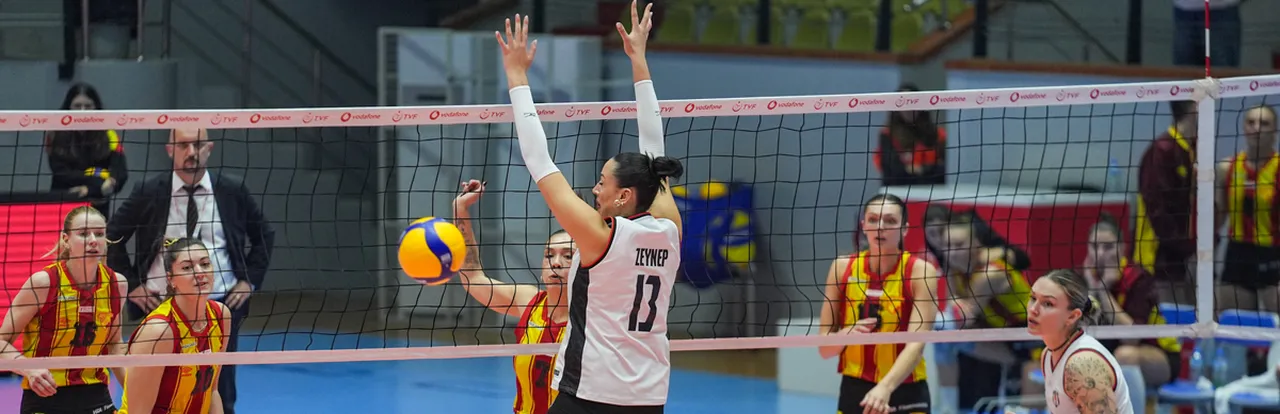 Göztepe-Beşiktaş voleybol maçı yaklaşık 4 saat sürdü