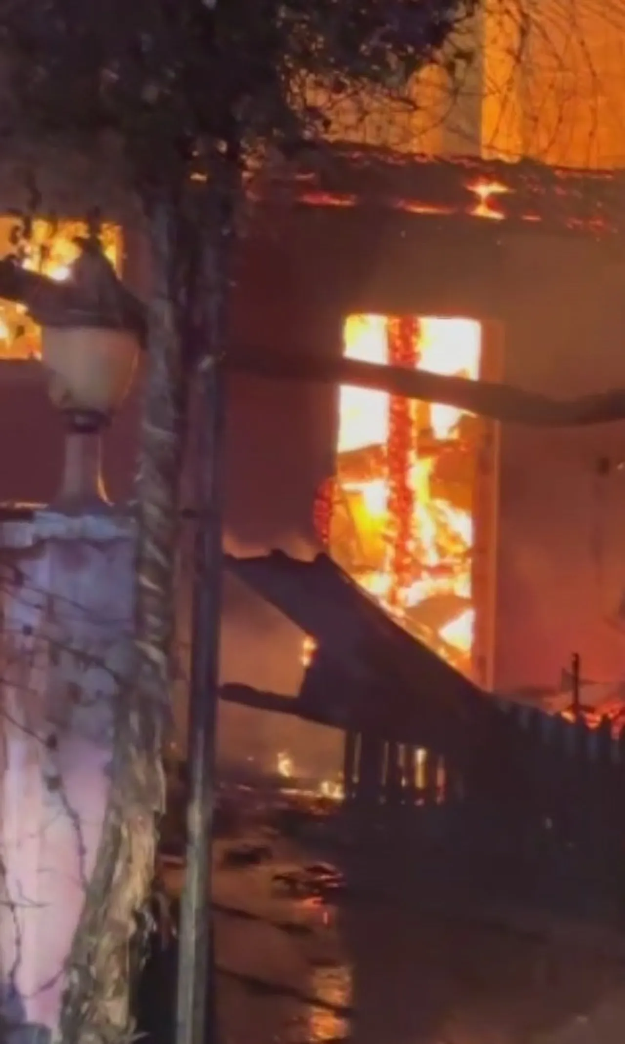 Çankırı'da sıcak saatler! Yangın çıktı, iki ev kül oldu