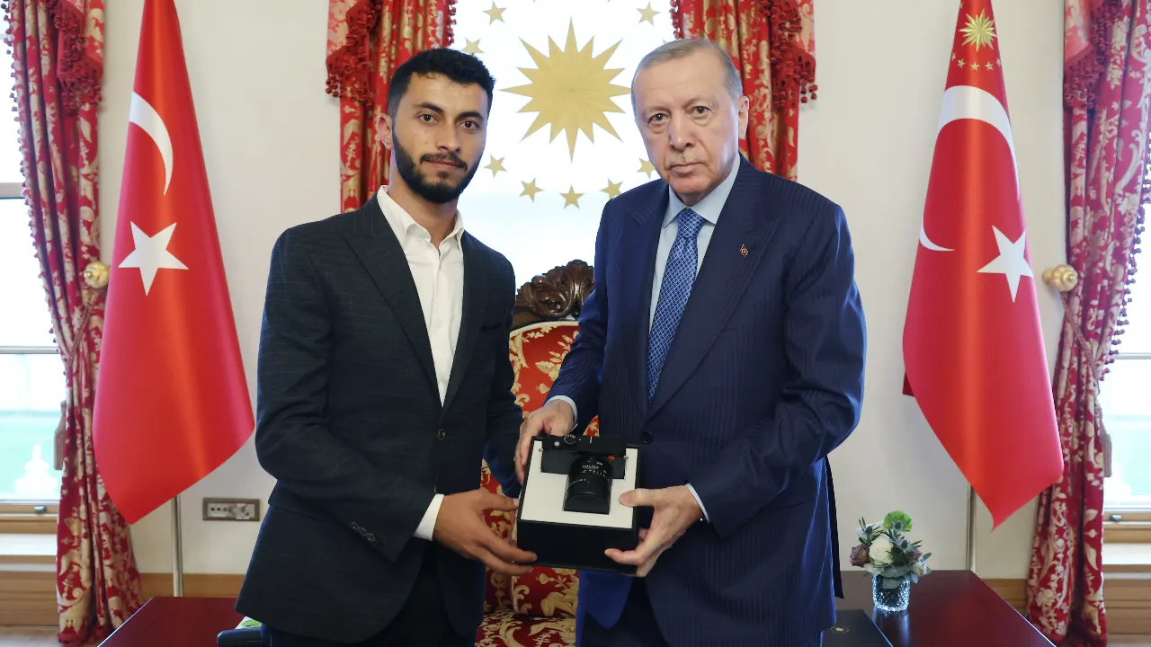  Cumhurbaşkanı Erdoğan, Oscar ödüllü Filistinli yönetmen Basel Adra'yla görüştü