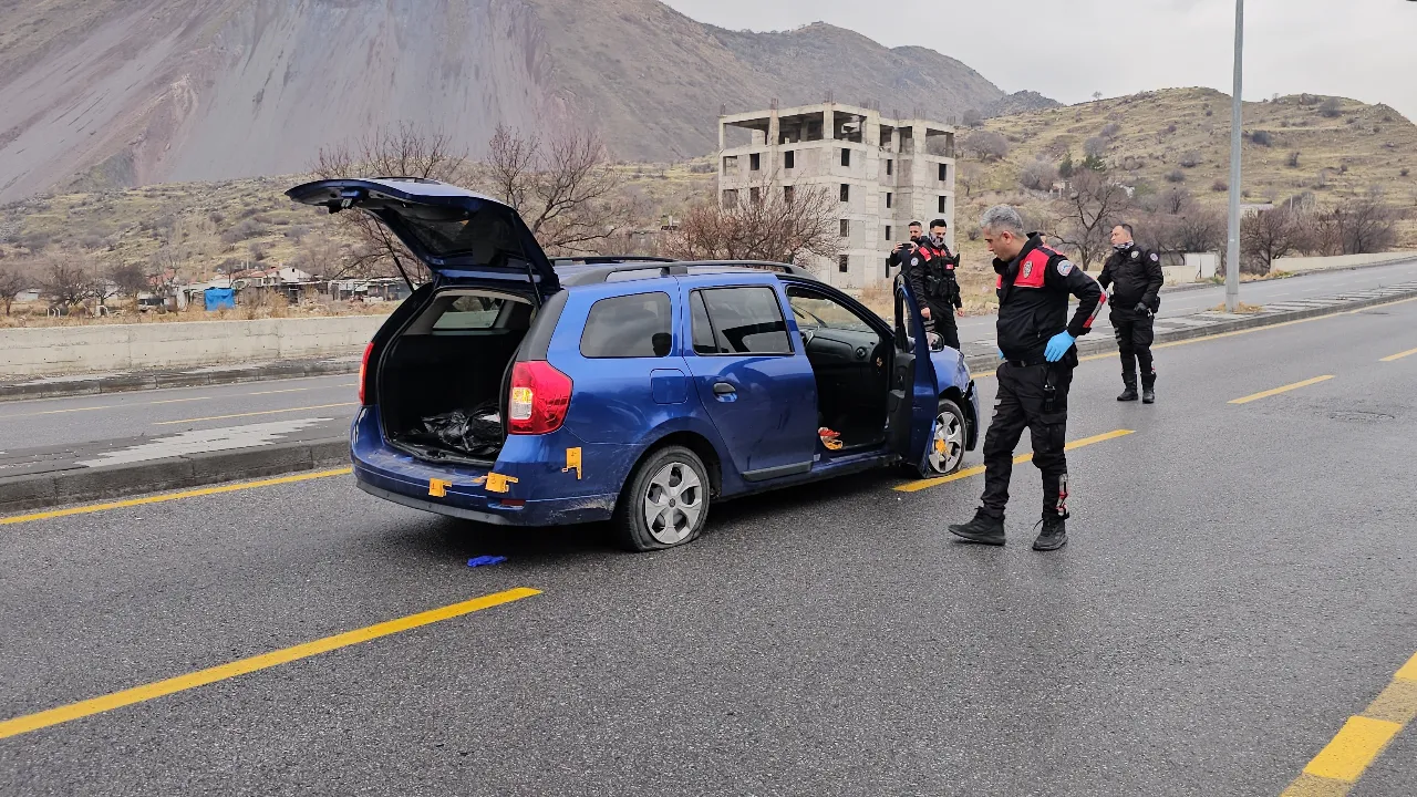 'Dur' ihtarına uymadı, 3 polis otosuna çarptı! Sebebi hayrete düşürdü