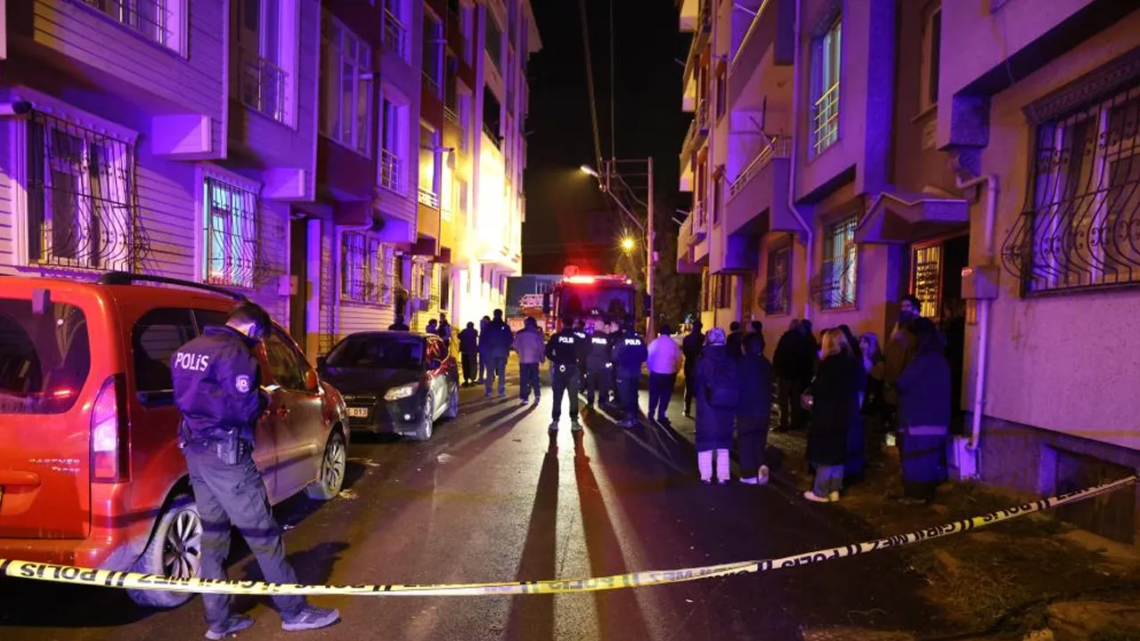 Elazığ'da yangın paniği! 5 katlı apartmanı alevler sardı