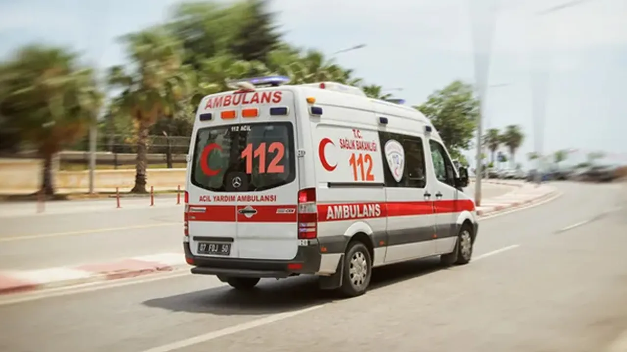 Erzurum'da öğretmenleri taşıyan minibüs devrildi! Çok sayıda yaralı var