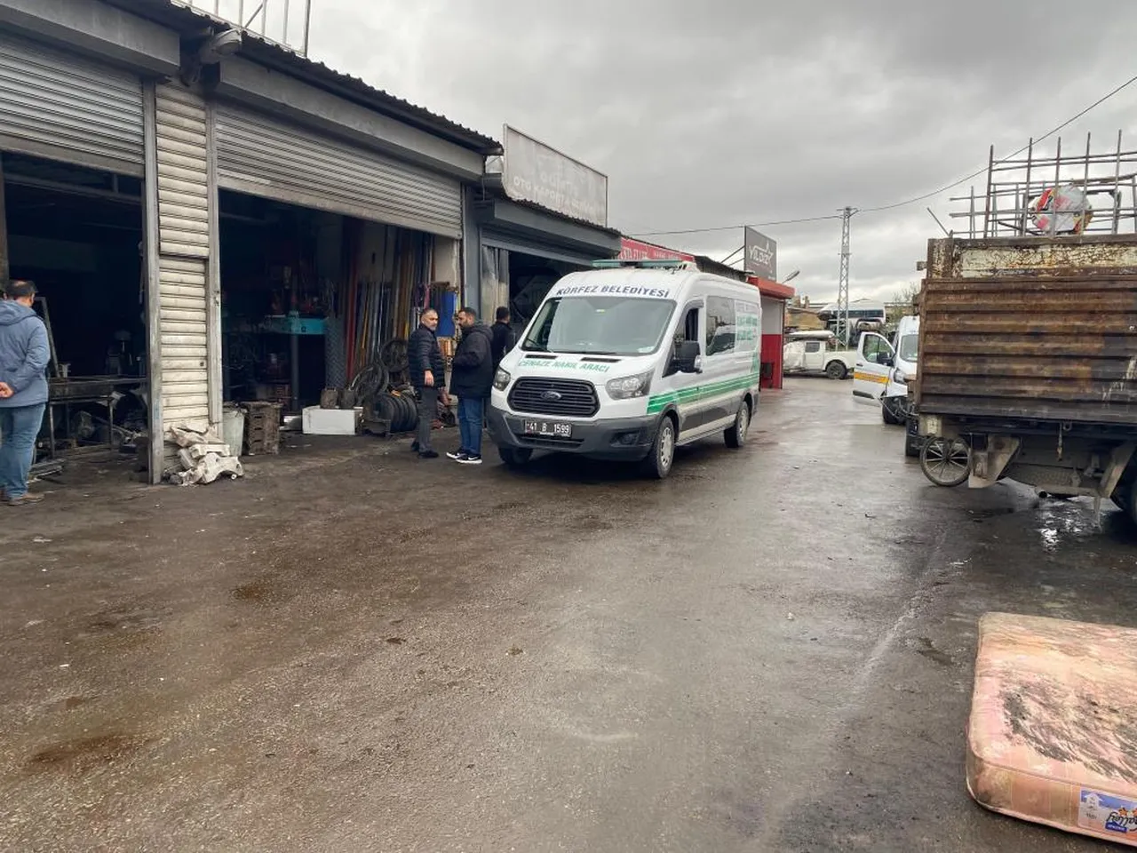 Gece üşümesin diye dükkanına davet etti, sabah ölü buldu