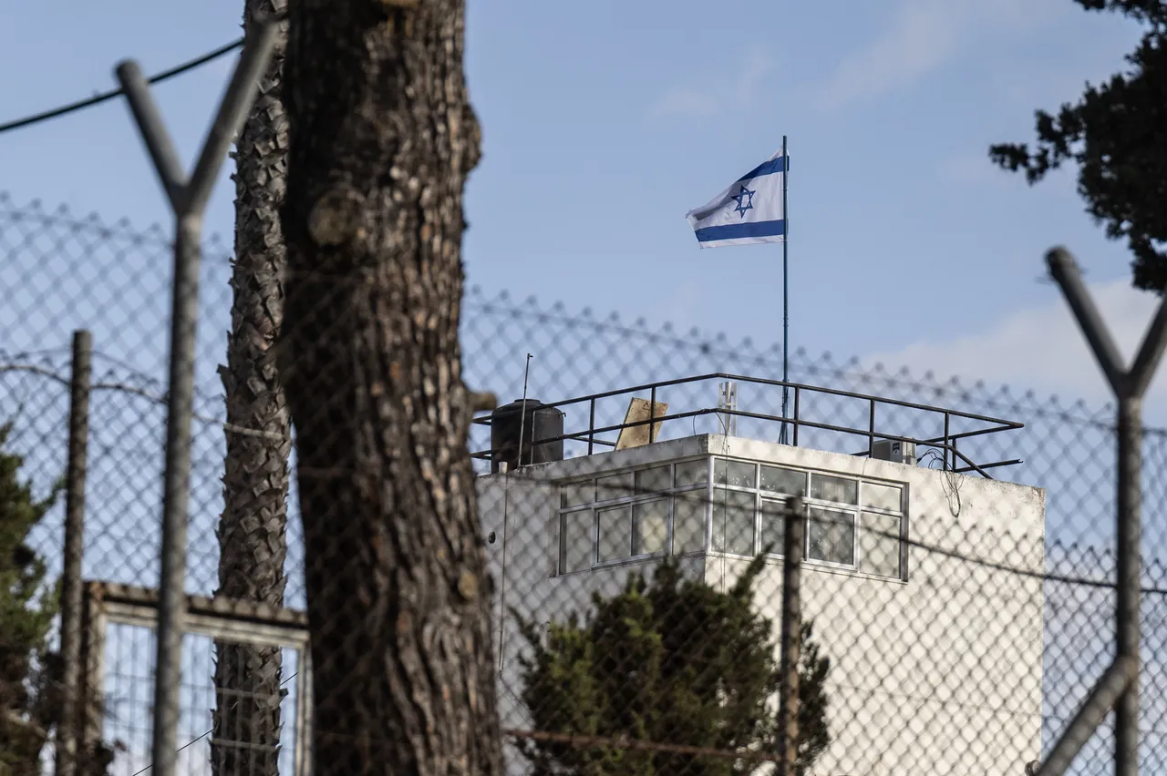 İsrail, BM ofislerini bastı