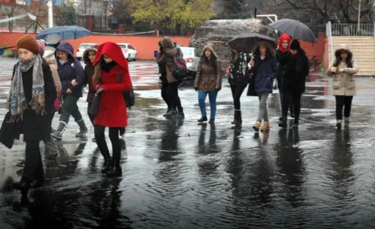 İstanbul'da okullar tatil mi, bugün okul var mı? İstanbul Valiliği açıklaması bekleniyor!