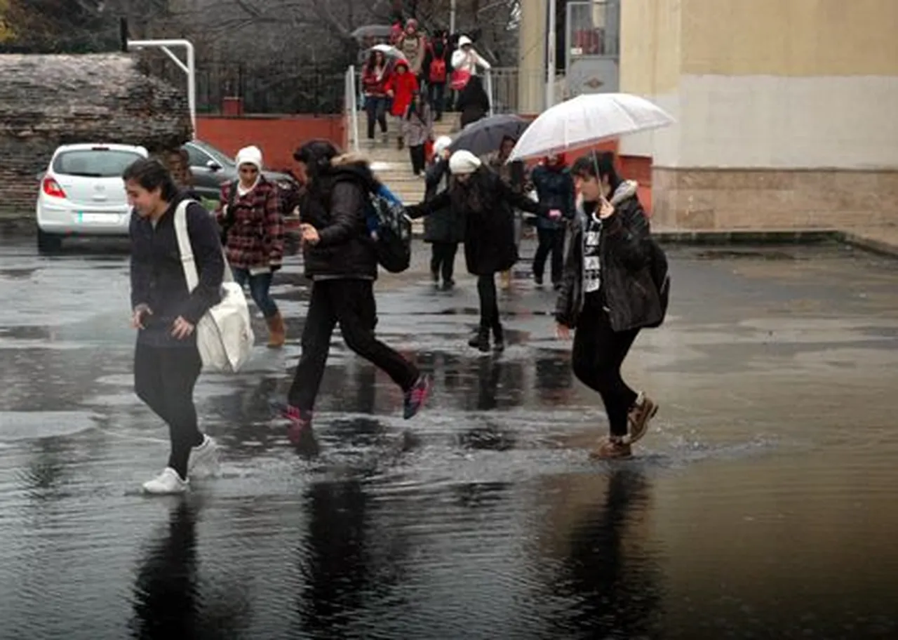 İstanbul'da okullar tatil mi, bugün okul var mı? İstanbul Valiliği açıklaması bekleniyor!