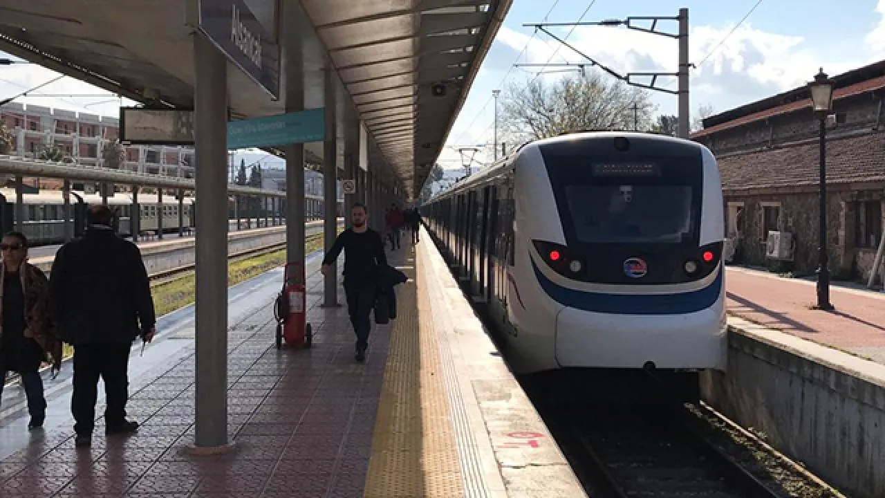 İZBAN çalışıyor mu, seferler iptal mi? 8 Aralık Pazartesi İZBAN seferlerinde gecikme yaşandı!