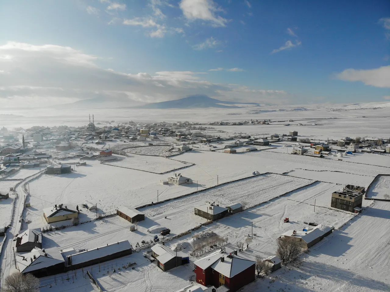 Kar yağışının etkili olduğu kentte sıcaklık düştü