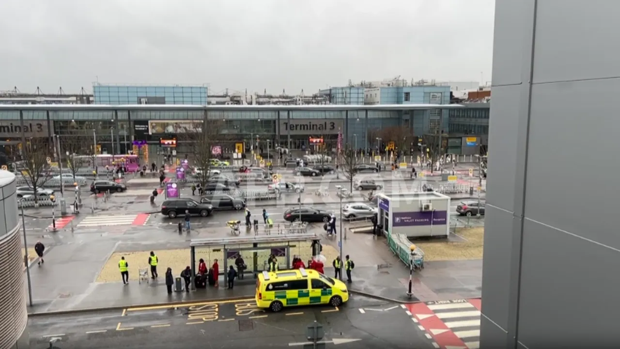 Londra'daki Heathrow Havalimanı'nda biber gazı saldırısı! Yaralılar var