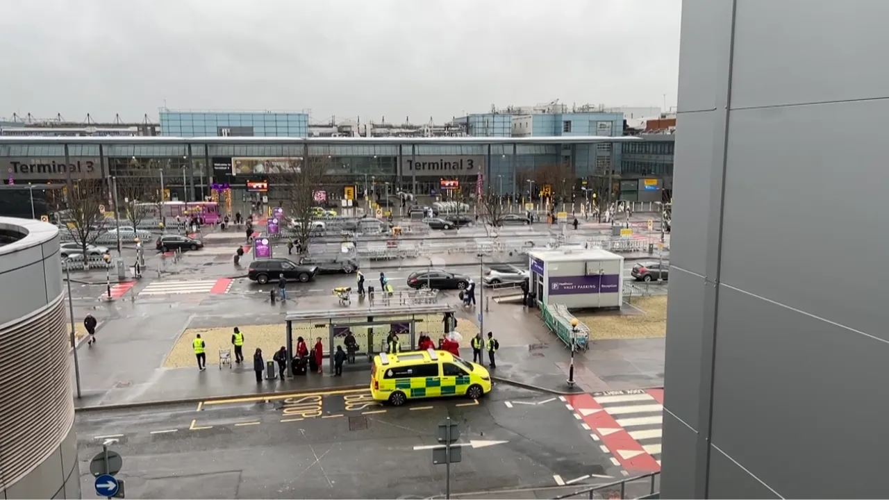 Londra'daki Heathrow Havalimanı'nda biber gazı saldırısı! Yaralılar var