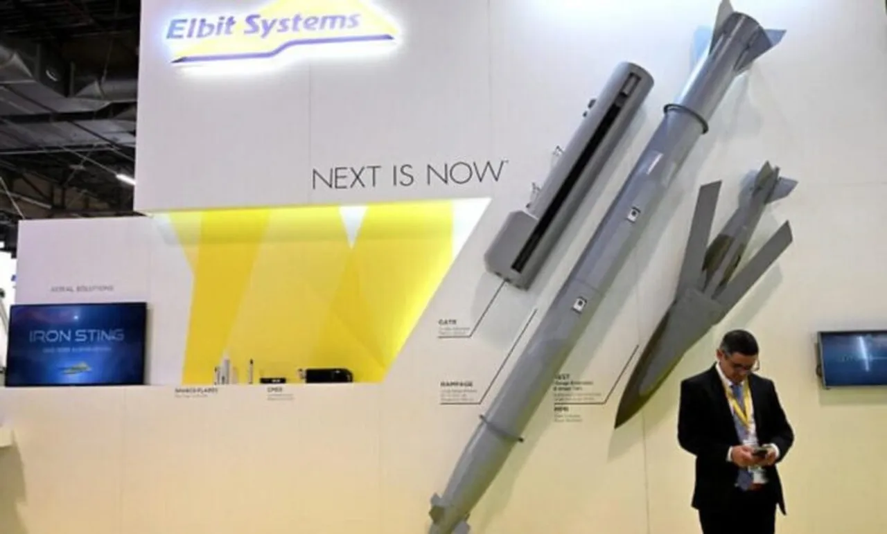 NATO tarihinin en büyük rüşvet skandalı Avrupa’nın merkezine kadar uzandı. Follow the Money’nin ortaya çıkardığı belgelere göre, Tel Aviv merkezli savunma devi Elbit Systems, yıllardır NATO ülkelerindeki dev tedarik ihalelerini rüşvet ve gizli para ağlarıyla yönlendirmekle suçlanıyor. Skandal patlayınca NATO Destek ve Tedarik Ajansı, Elbit’i tüm ihalelerden derhal men etti. Avrupa ordularının kritik silah ve mühimmat tedariki durma noktasına gelirken, Elbit bağlantılı bir isim hakkında uluslararası tutuklama kararı çıkarıldı. Soruşturma genişledikçe, NATO’nun yıllardır süren gizli yozlaşma düzeni de bir bir açığa çıkıyor