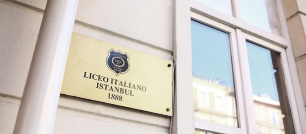 Özel İtalyan Lisesi öğretmenleri eşitsizliğe isyan etti! Yabancı öğretmene beş kat maaş!