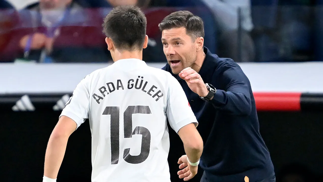 Real Madrid'de soyunma odası karıştı: Şişeler havada uçuştu, ayrılık iddiası geldi