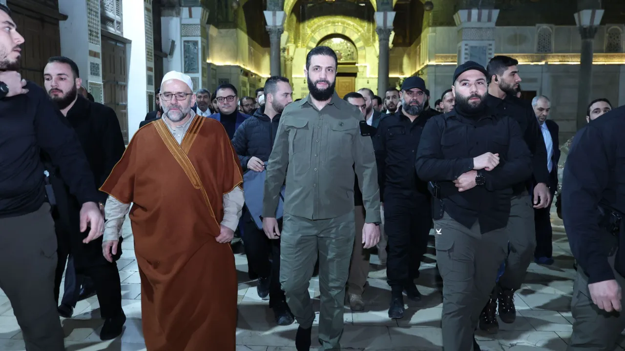 Suriyede devrimin 1. yılı! Halk, sokaklara döküldü: Şara, Emevi Camiinden seslendi 