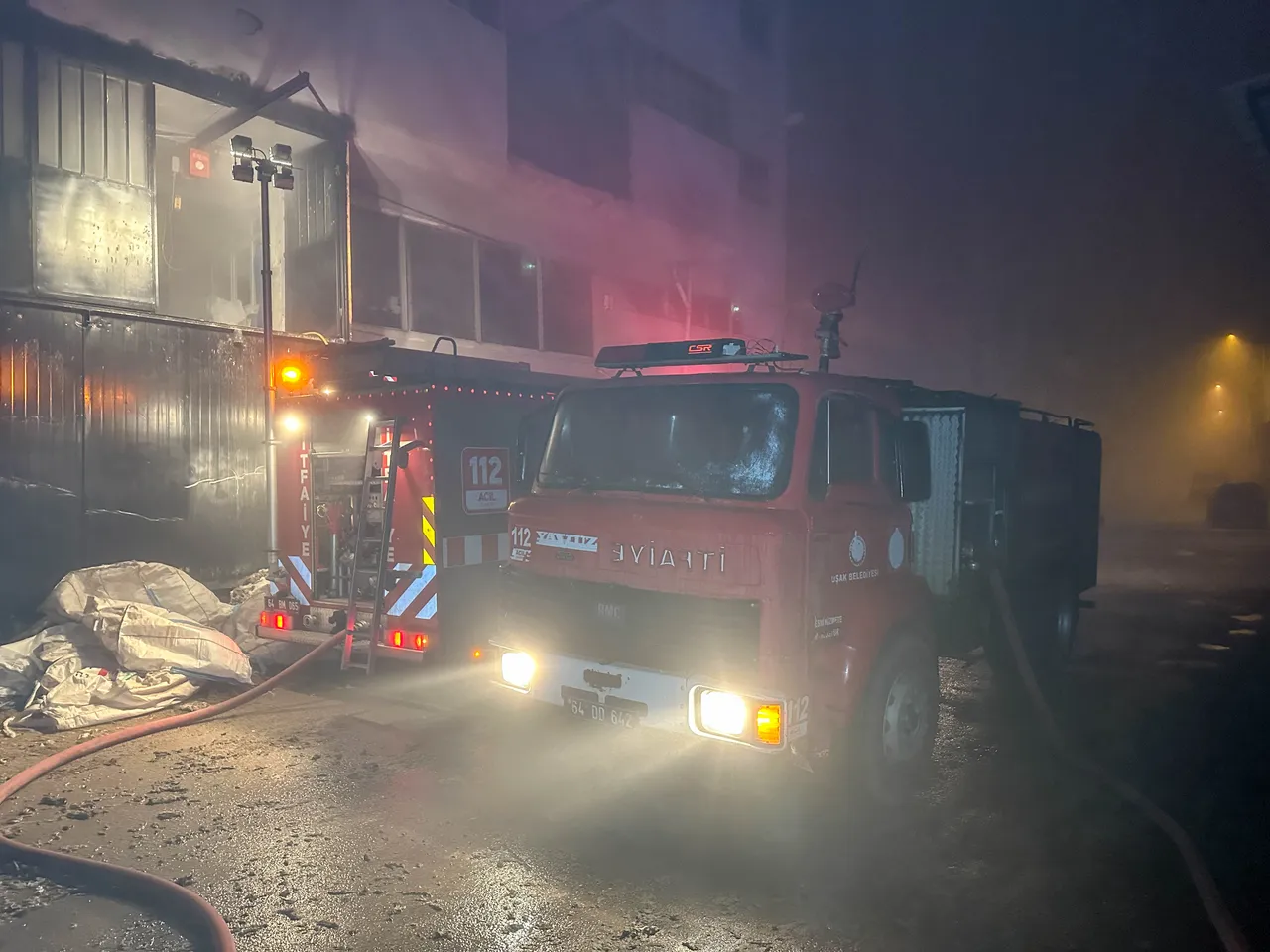 Uşak'ta plastik poşet fabrikasında yangın!