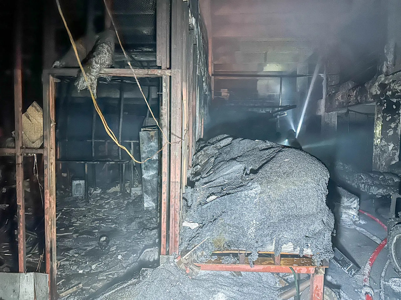 Uşak'ta plastik poşet fabrikasında yangın!