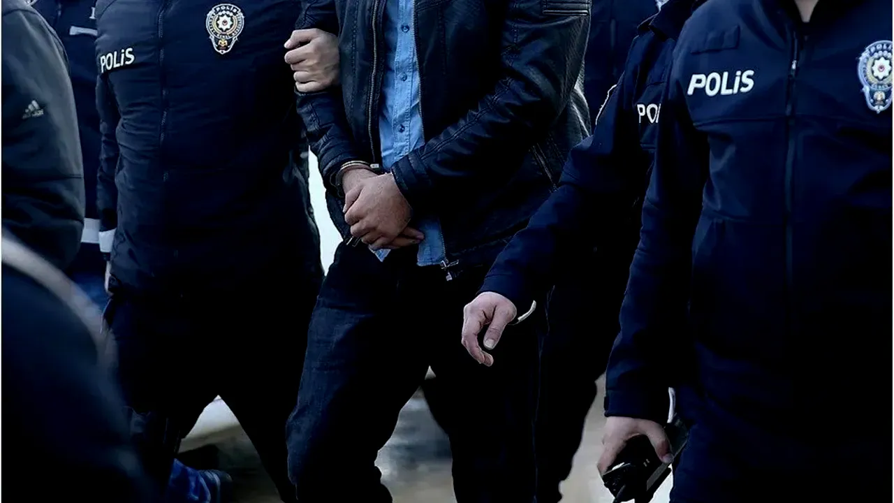 24 yıl hapisle aranıyordu! Cezaevi firarisi İstanbul'da yakalandı