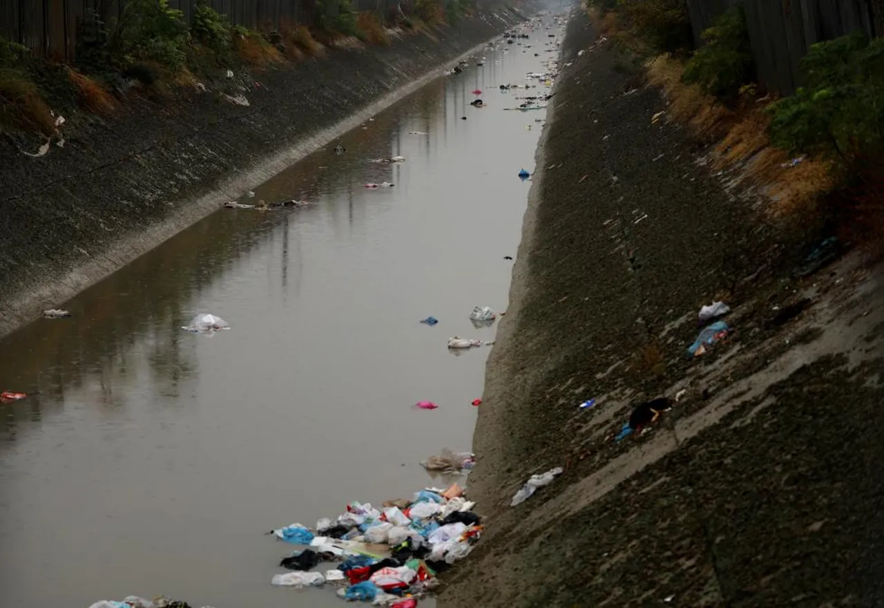 Adana'yı örümcek ağı gibi saran kanallar çöplüğe döndü!