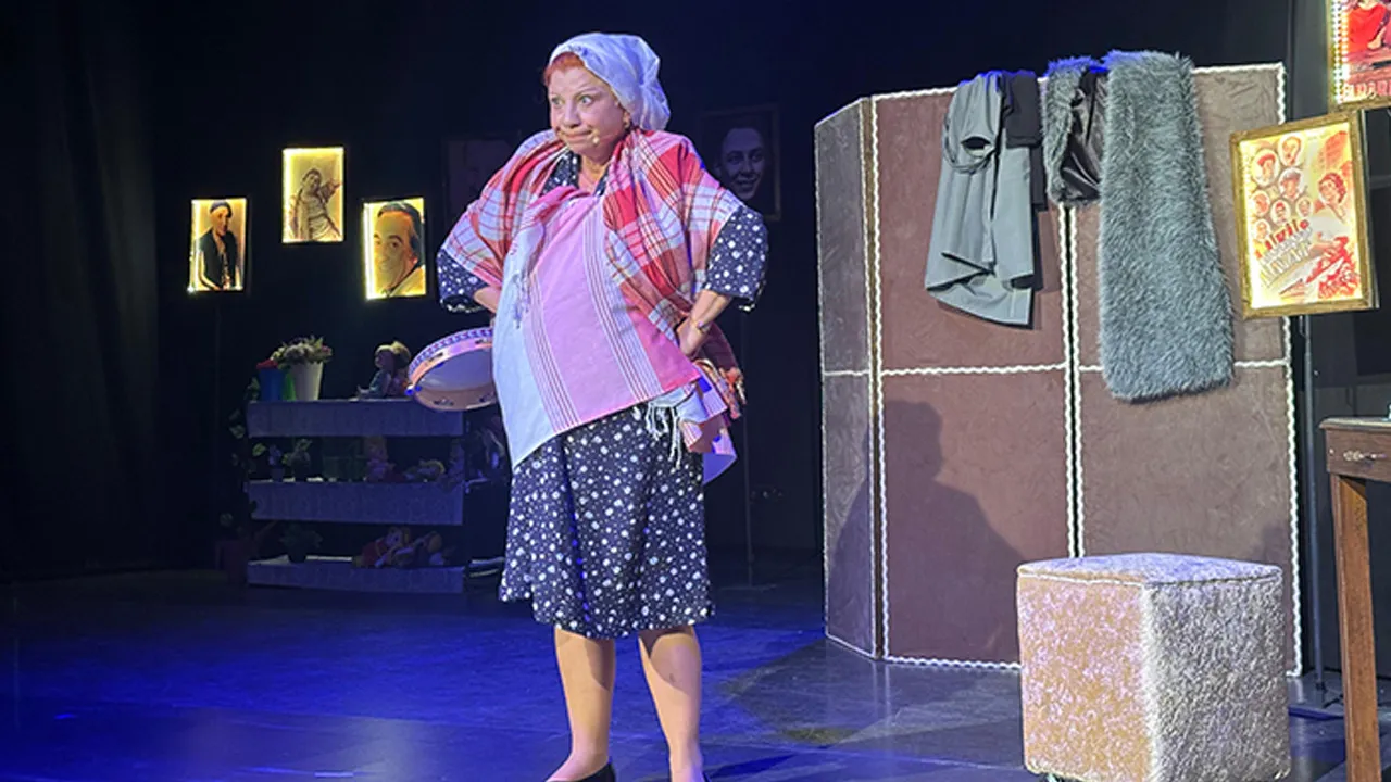 Adile Naşit hem tiyatroda hem sinemada!