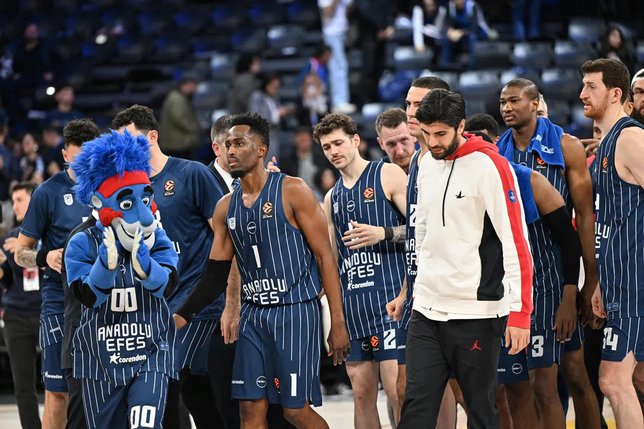 Anadolu Efes, bu sezon sergilediği performansla hayal kırıklığı yaşatıyor